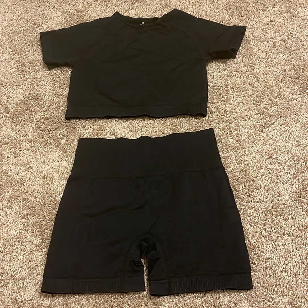 Black 2 piece set.